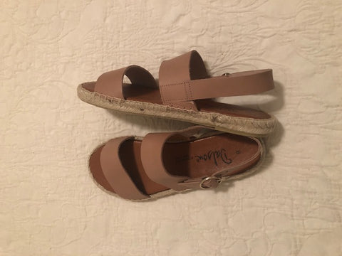 Dalsom Flat Sandals